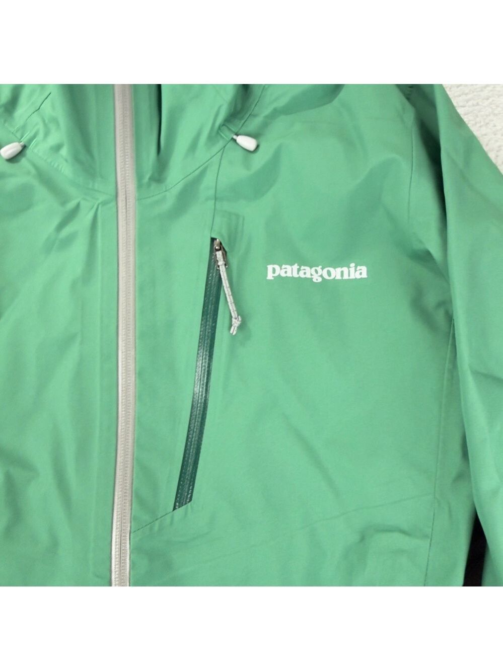 Patagonia NWT Women's Sz Small Calcite Gore-tex Green Jacket 84996 Style Number - Picture 12 of 16